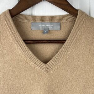 Neiman Marcus Sweater Mens Small Beige Cloud Cashmere V-Neck‎ Pullover Luxury